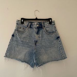 Zara dad shorts light wash raw hem